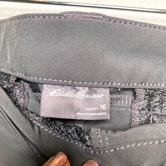 Eddie Bauer Women's size 16 Gray Adventure Cargo Shorts - Picture 9 of 9